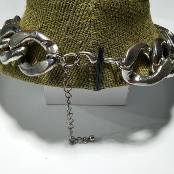 Women`s huge silver tone link statement necklace. - Picture 2 of 2